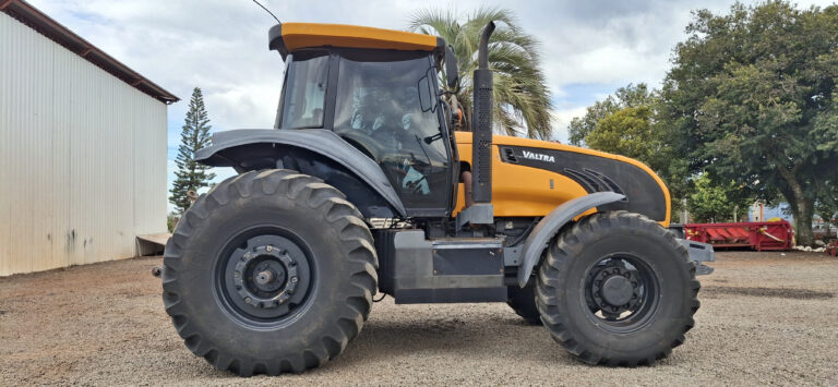 Trator Valtra BT190 – Cabinado