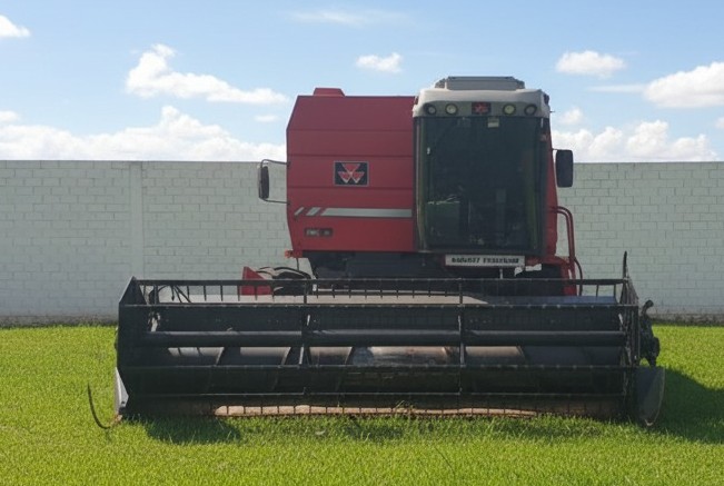 COLHEITADEIRA MF 5650 ADV – PLATAFORMA 16 PÉS